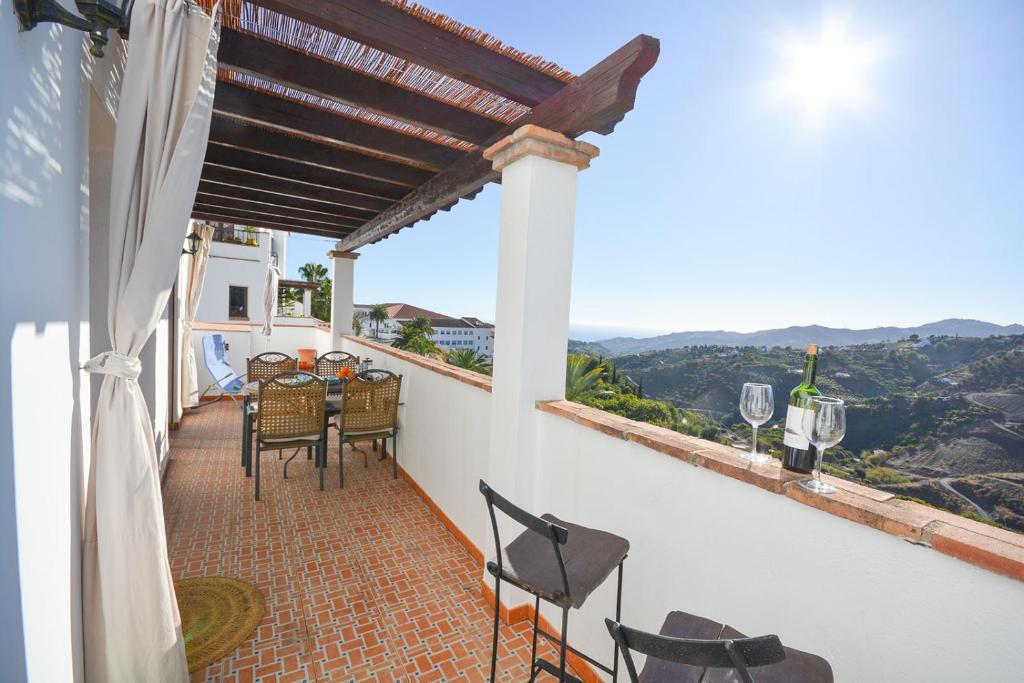 La Fuente APT6, Frigiliana Amazing 2 bedroom Family Apartment with views, Padel Court and 2 Pools HansOnHoliday Rentals - 2
