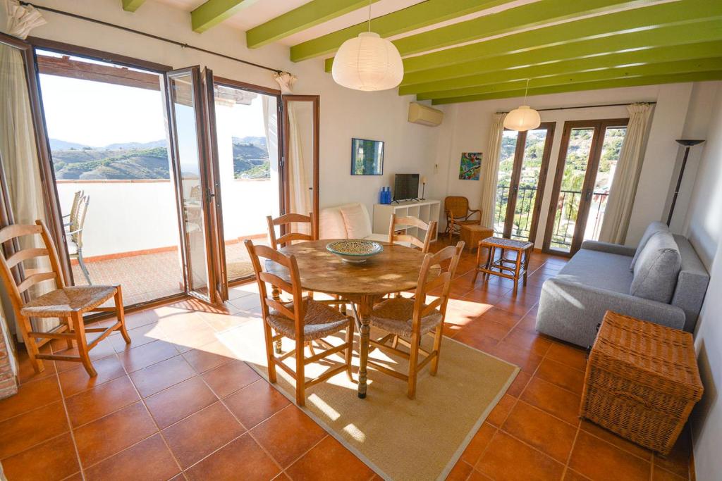 La Fuente APT6, Frigiliana Amazing 2 bedroom Family Apartment with views, Padel Court and 2 Pools HansOnHoliday Rentals - 5