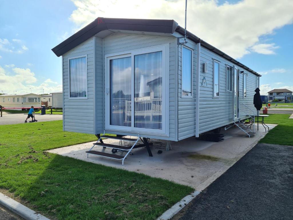 Stunning Platinum Caravan in Rhyl 2 mins to Beach