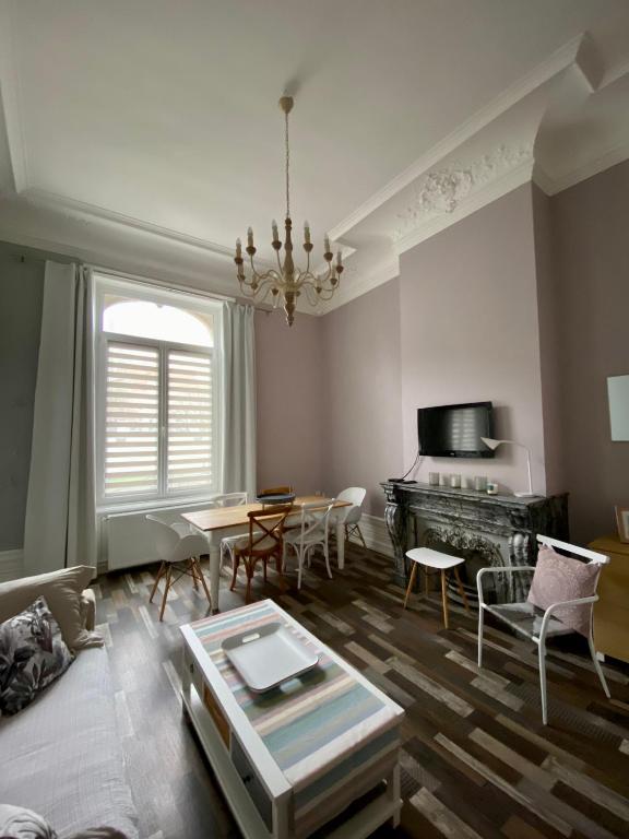 GRAND APPARTEMENT DE STYLE HAUSSMANNIEN - 5