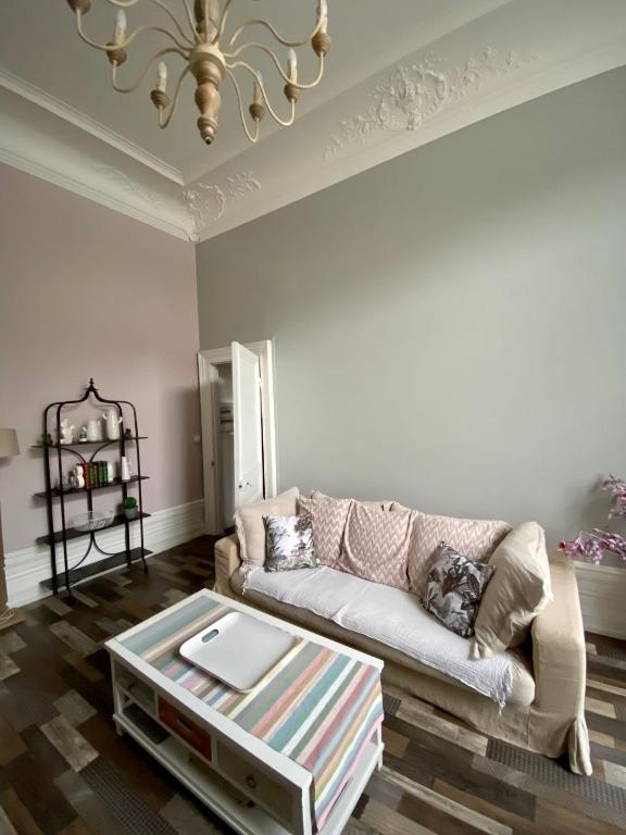 GRAND APPARTEMENT DE STYLE HAUSSMANNIEN - 2