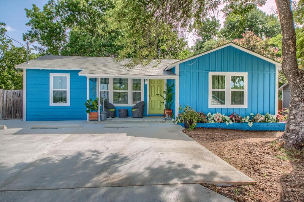 DT 534 Castle Shadow Cottage, New Braunfels