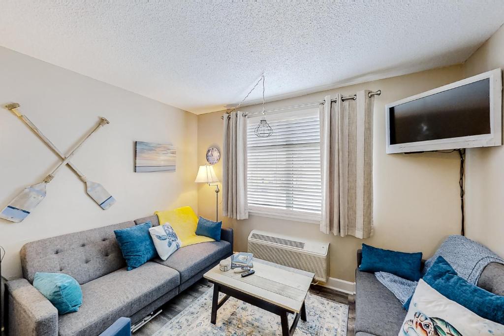 The Oceanfront Litchfield Inn 251, Pawleys Island