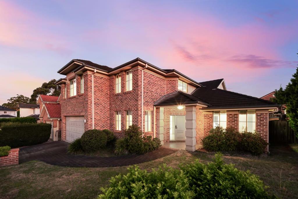 Cozy 5 Bedroom Home in Castle Hill