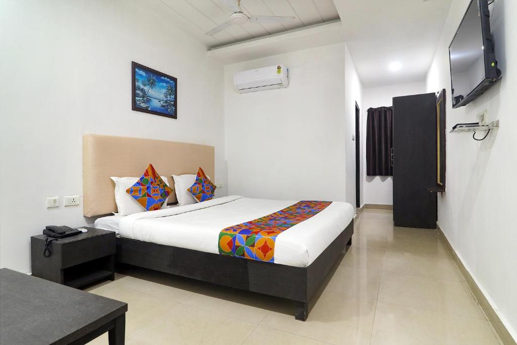 OYO 76332 Hotel Sai Manikanta Inn photo