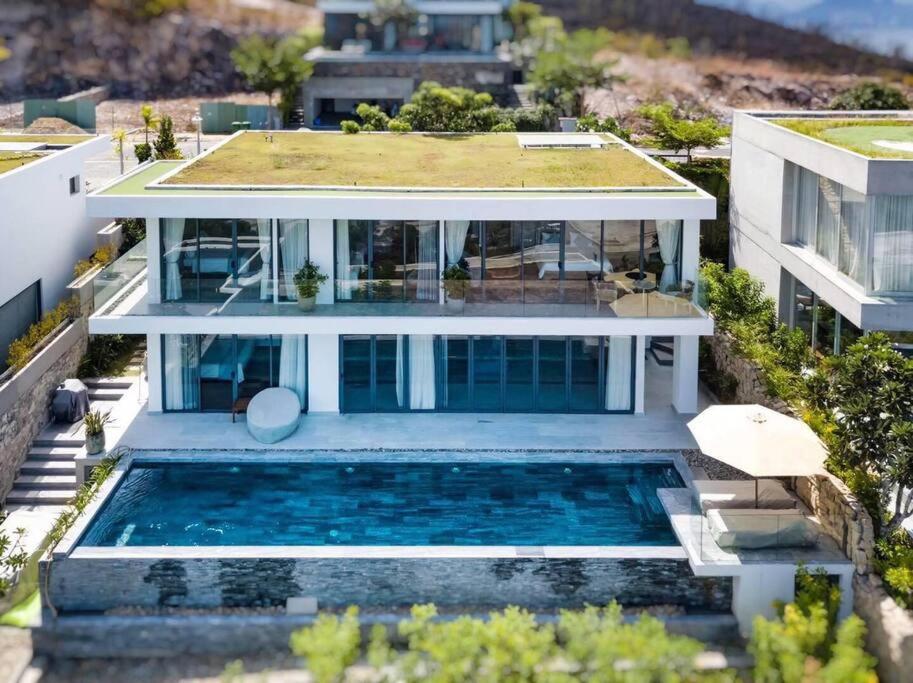 ANNA VICTORYA.Rose Beach Villas
