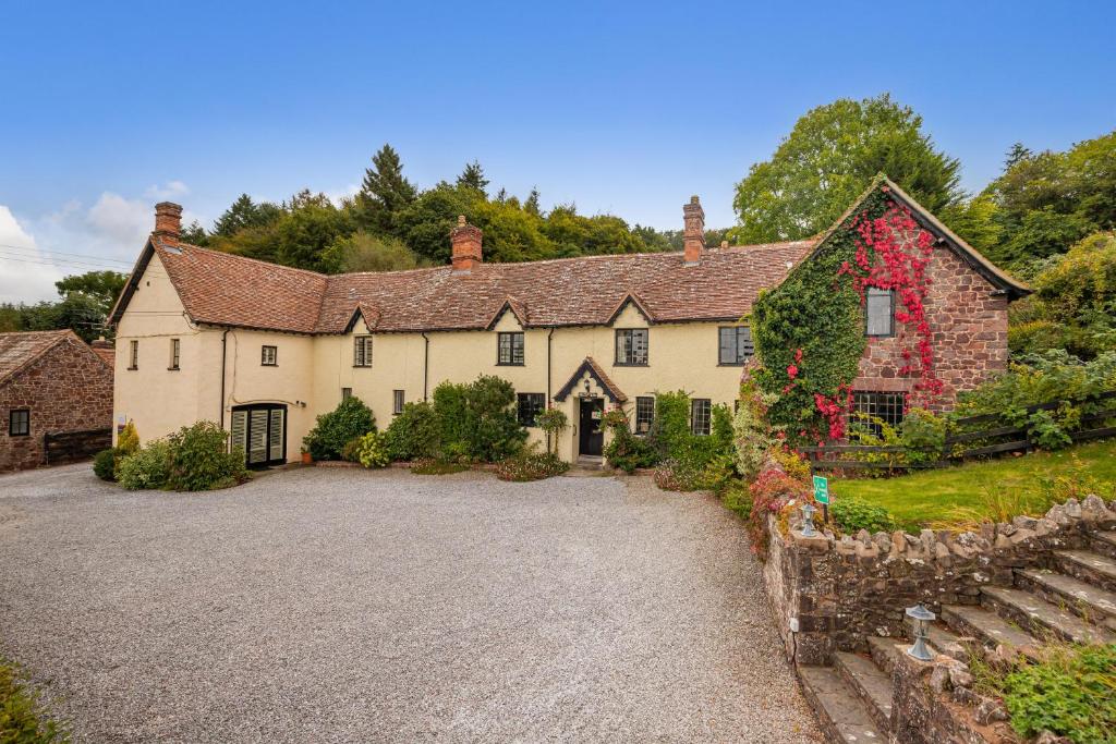 Castle Of Comfort Hotel — Hotel in Dodington