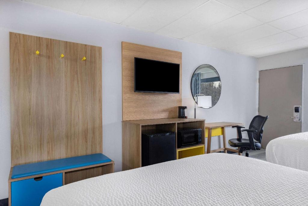 Days Inn by Wyndham Fredericksburg North photo