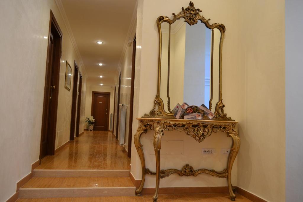 Tucci's Roma Guest House photo