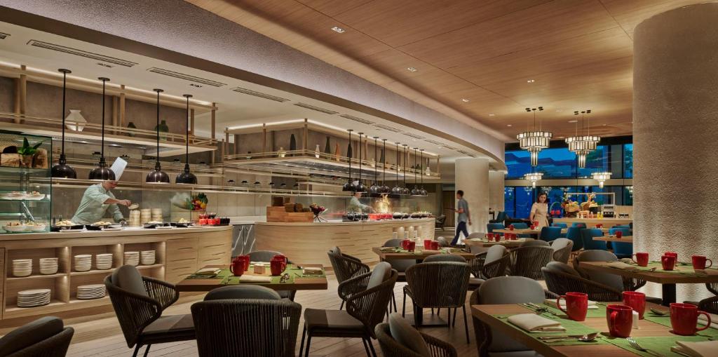 PARKROYAL Langkawi Resort — Restaurant & bars in Pantai Teng, Kedah