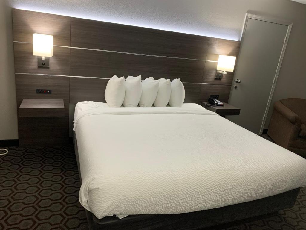 Days Inn by Wyndham Wagoner photo