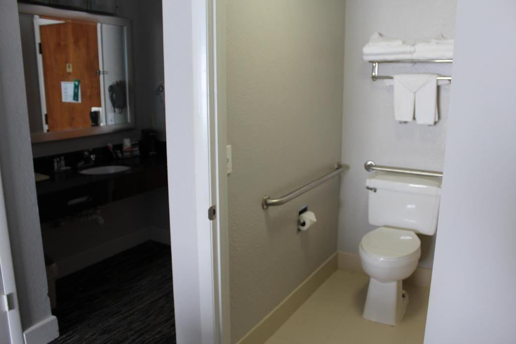 Quality Inn Crossville Near Cumberland Mountain State Park photo