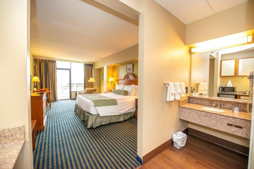 Days Inn by Wyndham Virginia Beach At The Beach photo