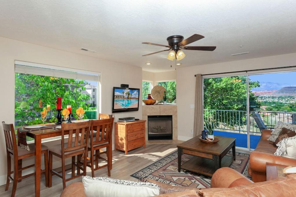 605 Elevator Access, private balcony with beautiful mountain views, and more!, St. George