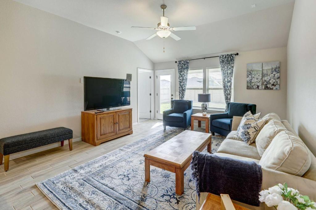 Bastrop Home with Yard, 28 Mi to Austin!, Bastrop