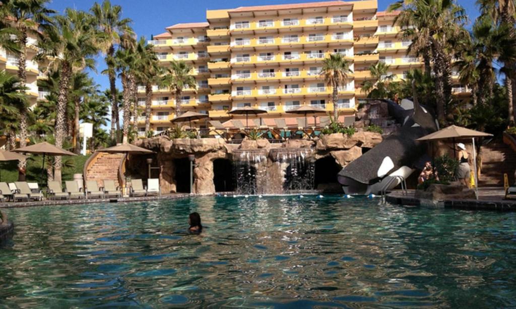 Swimming pool