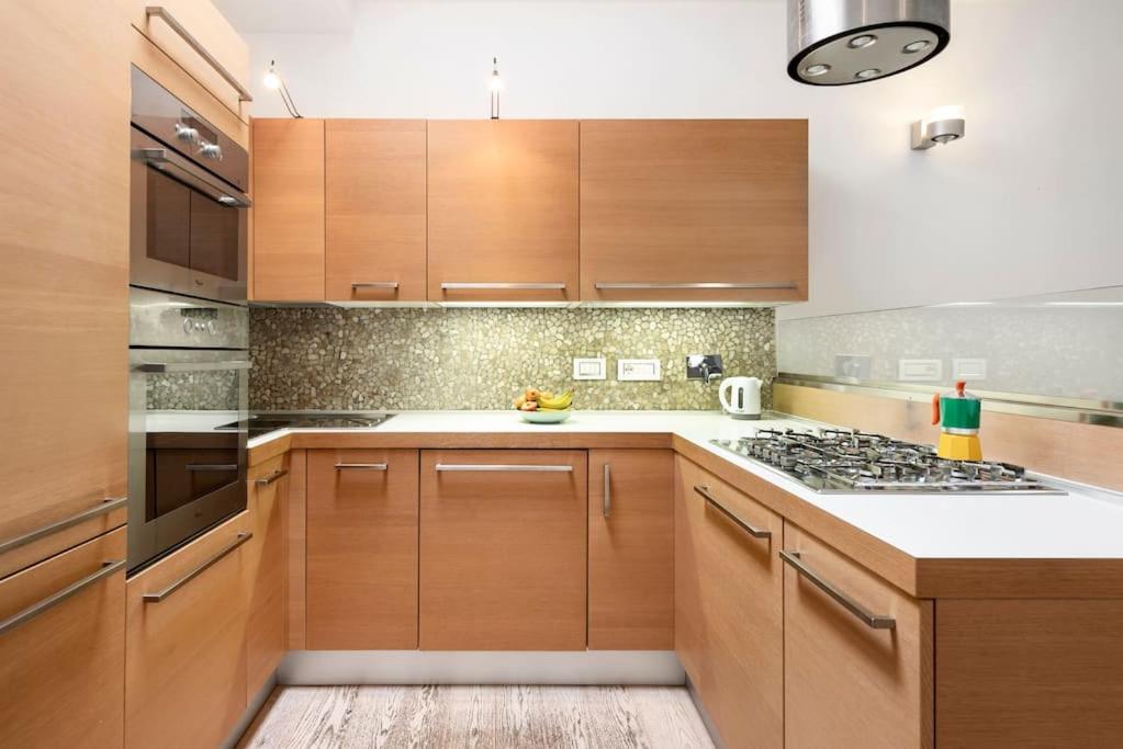 Modern Colosseum Flat - 2