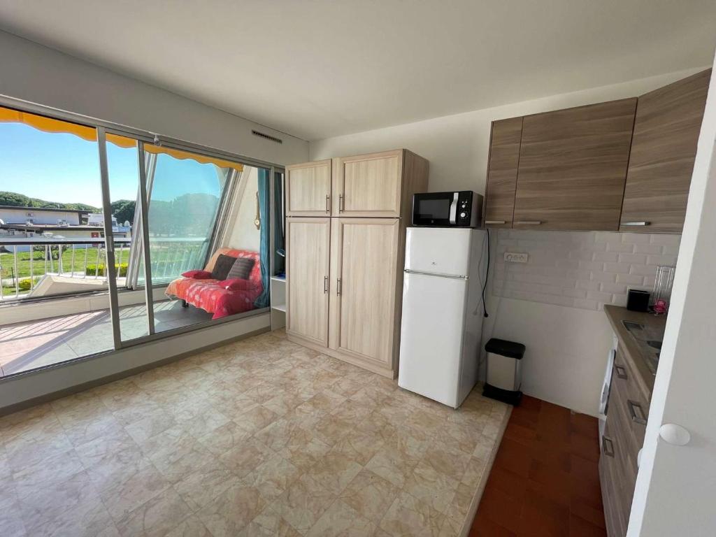 Studio climatisé 4 pers avec piscine et parking à Port Camargue - FR-1-250-230 - 4