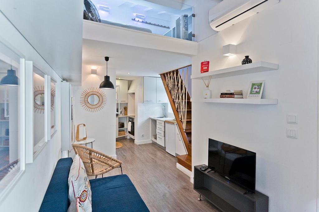 BmyGuest - Fado Mezzanine Apartment — Hotel in Lisbon
