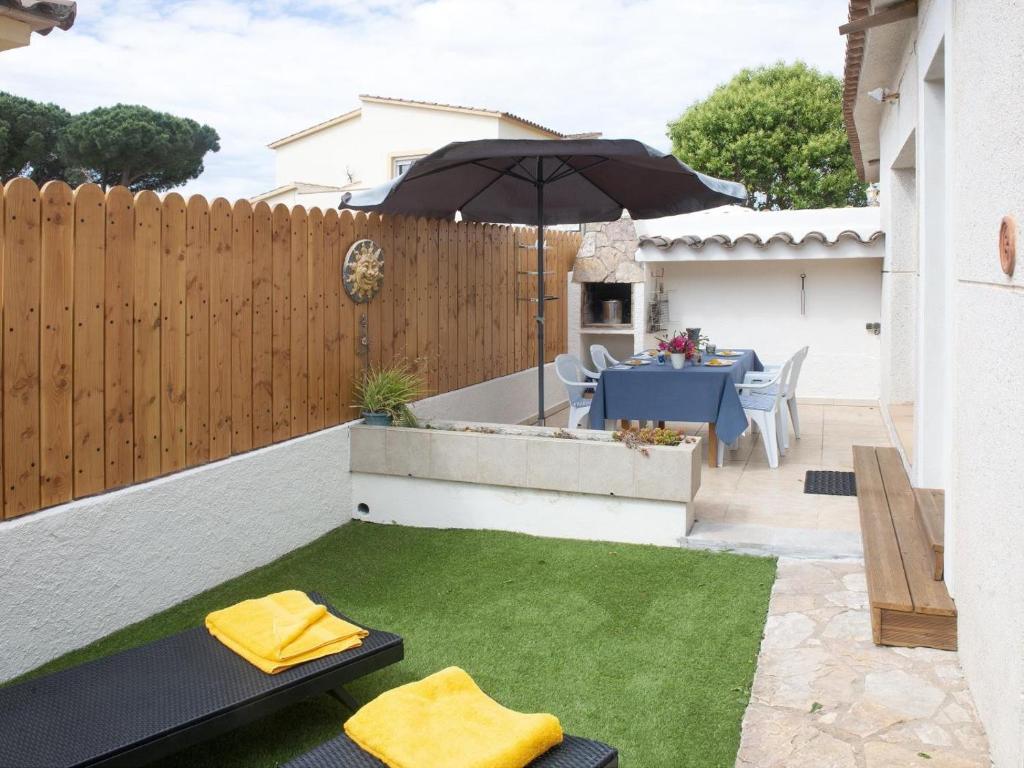 Gerkens, bonita casa de tres dormitorios con piscina comunitaria en Escala - 3