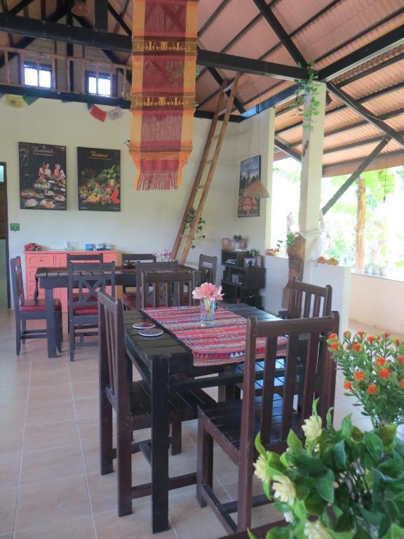 Shared lounge/TV area