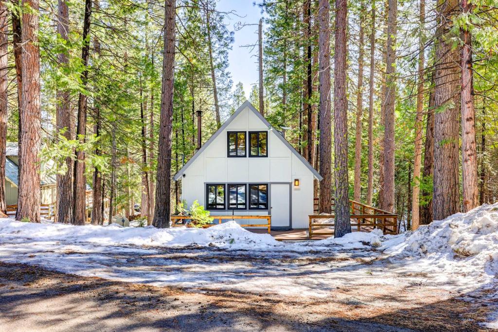 Hike, Fish and Explore California Cabin with Deck!, Long Barn