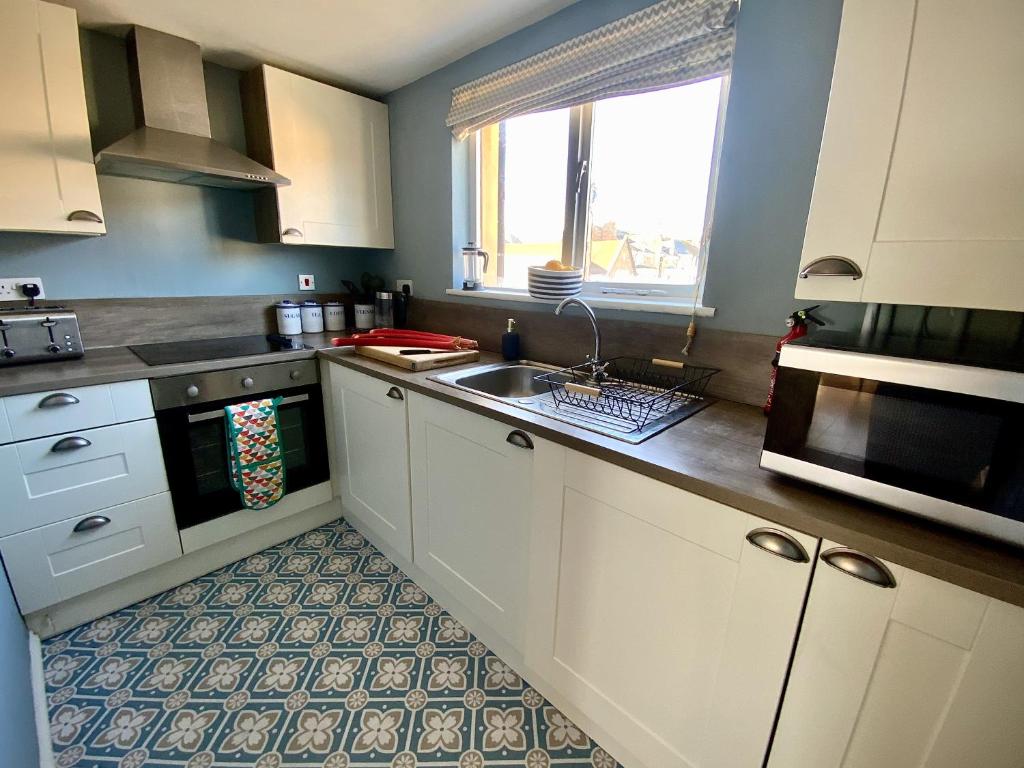 Viewing Room, sea view 30 seconds from beach, Apartment Broadstairs