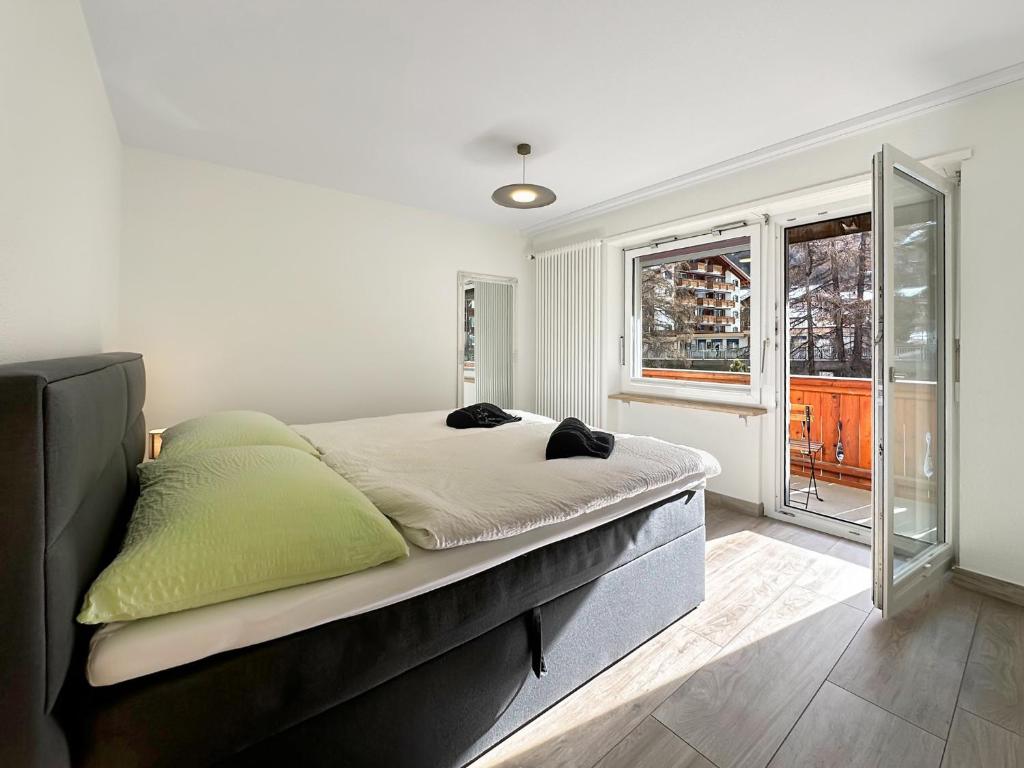 Eagle apartment with splendid and direct view of the Matterhorn photo