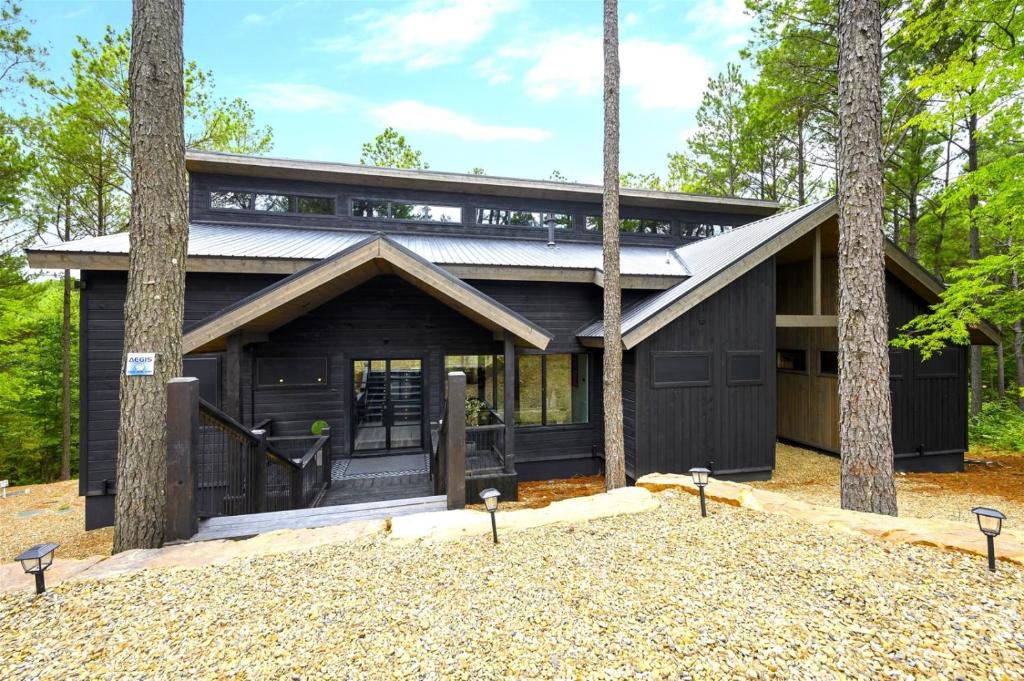 The Enclave, Broken Bow