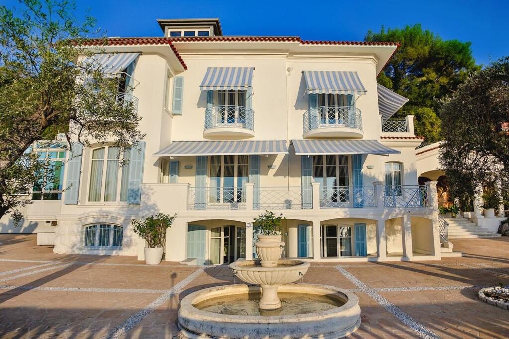 Luxury Villa at Mont Boron, swimming pool overviewing the bay - 1