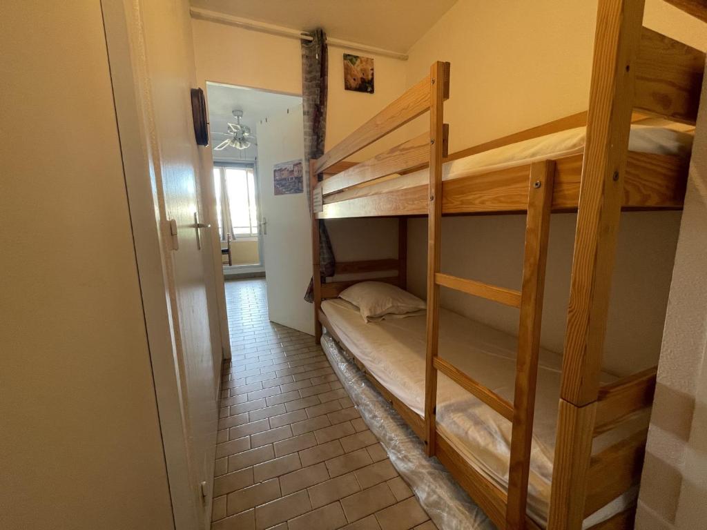 Studio cabine avec loggia vitrée, à 100m de la plage, proche commerces et activités à Sète - FR-1-338-492 - 2