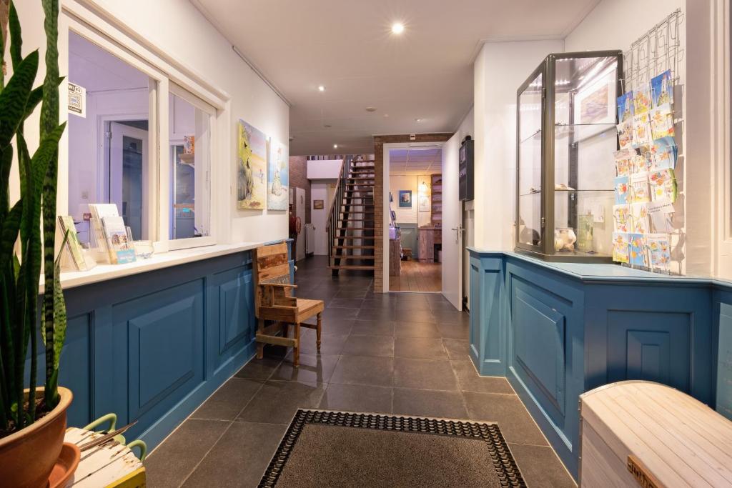 Check-in/out [private]