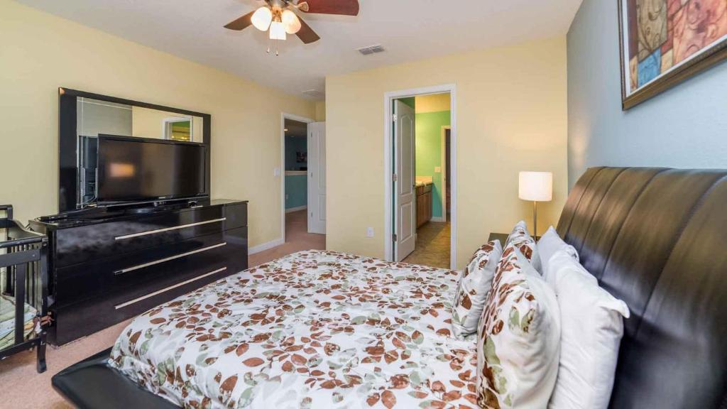 Champions Gate 1 - Luxurious 8 Bedroom Pool Villa with Theater, Davenport