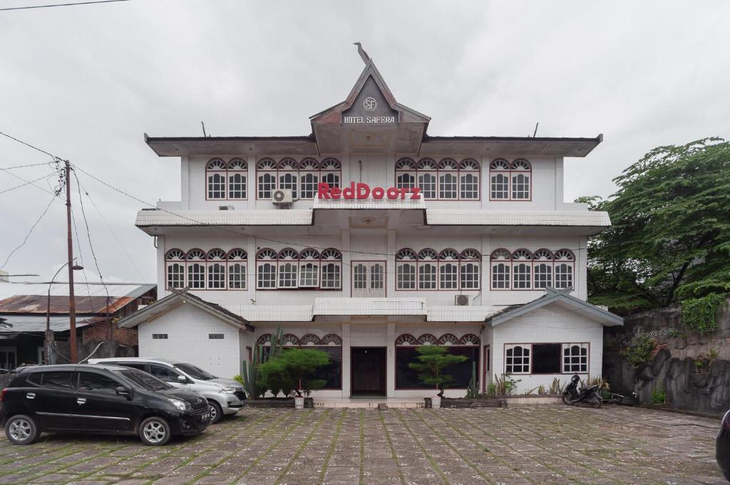 RedDoorz @ Jalan Jendral Sudirman Jambi 2, Paalmerah