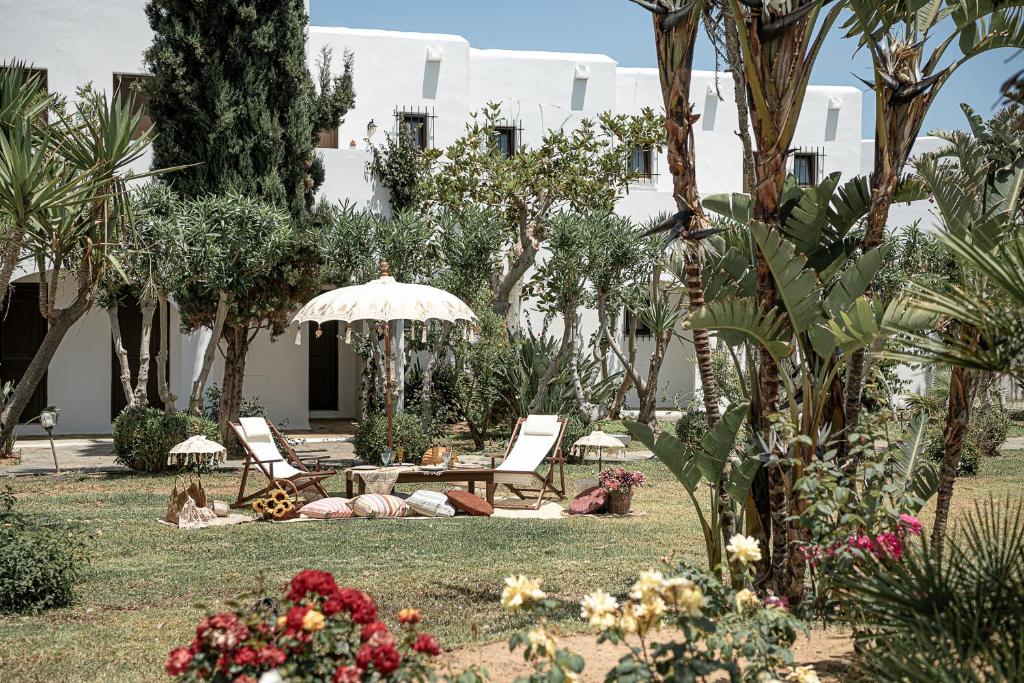 Geraniotis Beach — Hotel building in Platanias