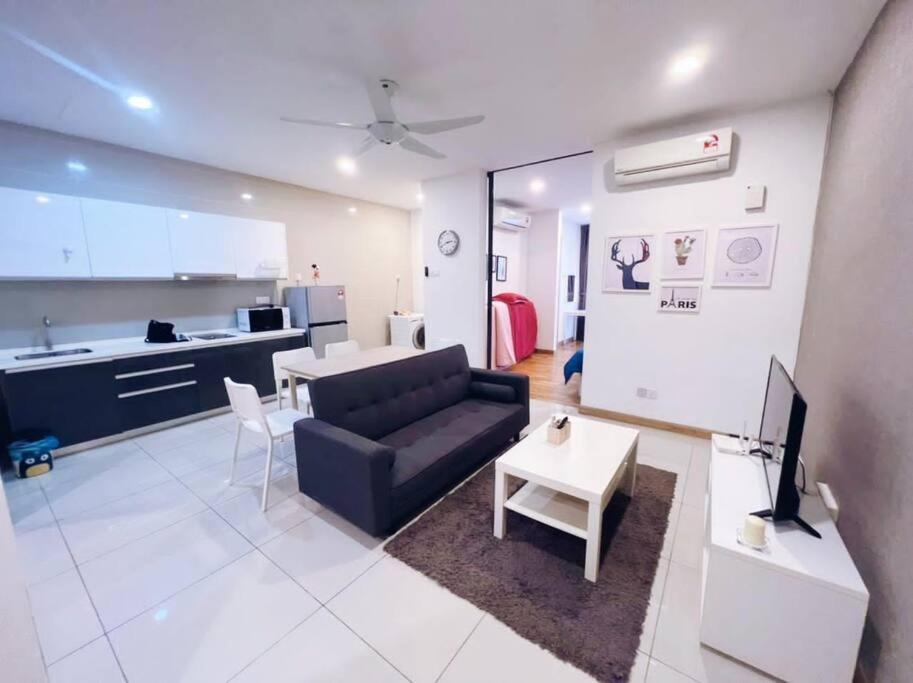 [Promo] Connected Train 2 Bedroom (ABOVE MALL) 28, Kuala Lumpur