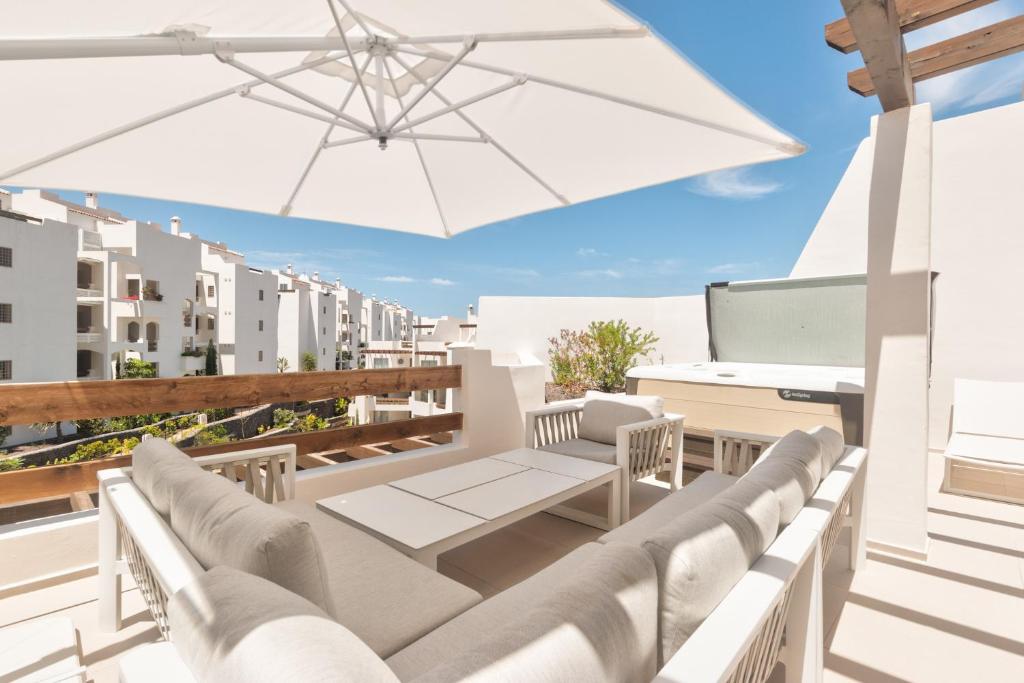 Colinas-Tahona 3,3 PENTHOUSE POOL VIEW & JACUZZI - 2