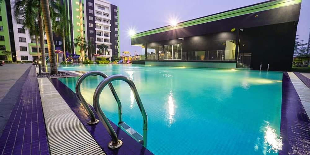 HOMESTAY COMFY CONDO with Waterpark, Pool, Playground & Gym photo