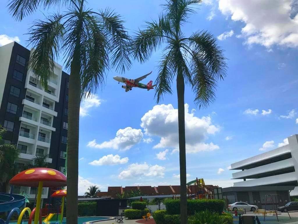 HOMESTAY COMFY CONDO with Waterpark, Pool, Playground & Gym photo