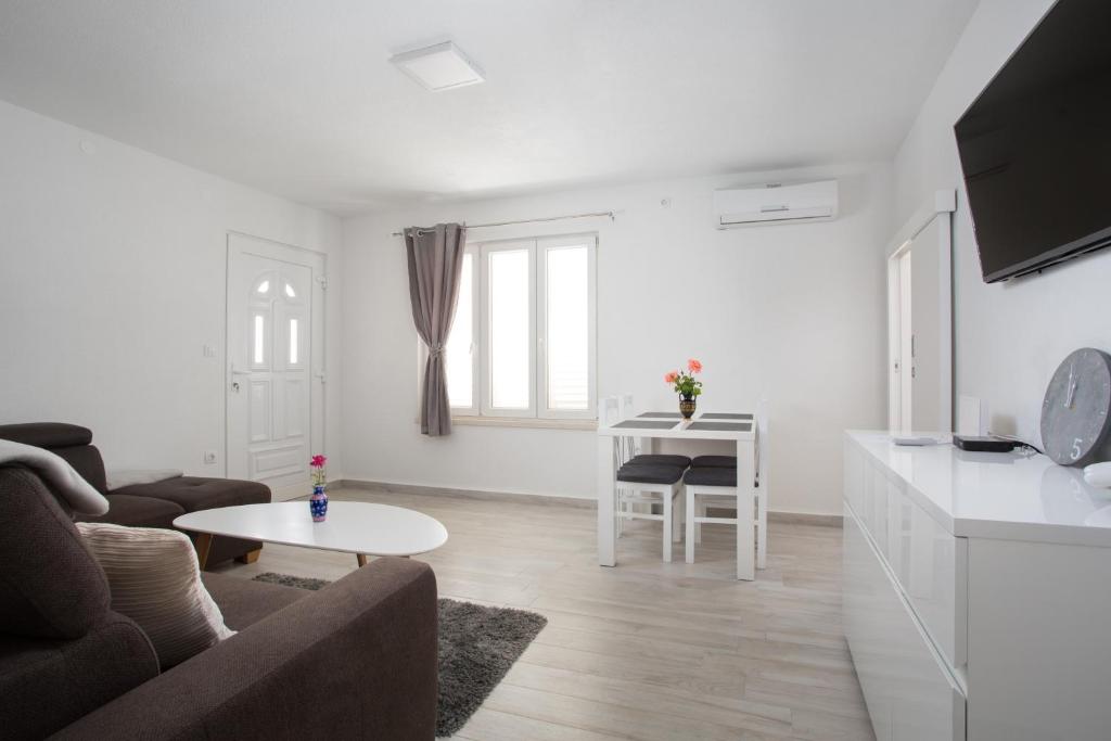 Serious Job Apartments — Hotel in Dubrovnik