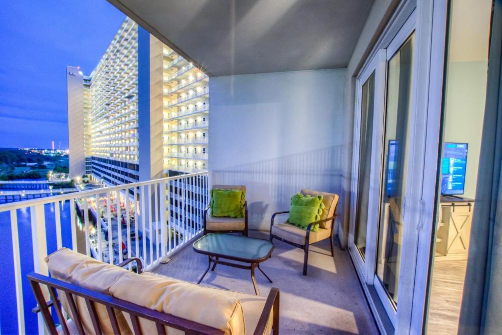 Laketown Wharf 630 By Aneliya photo