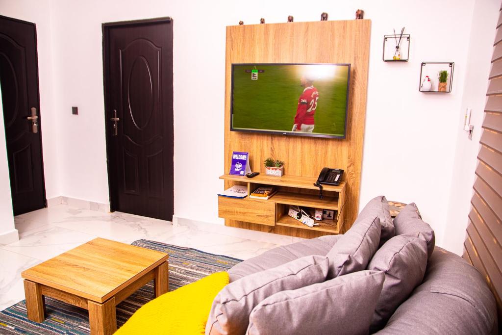 LOTUS EXECUTIVE SUITE, RHODABODE APT. photo