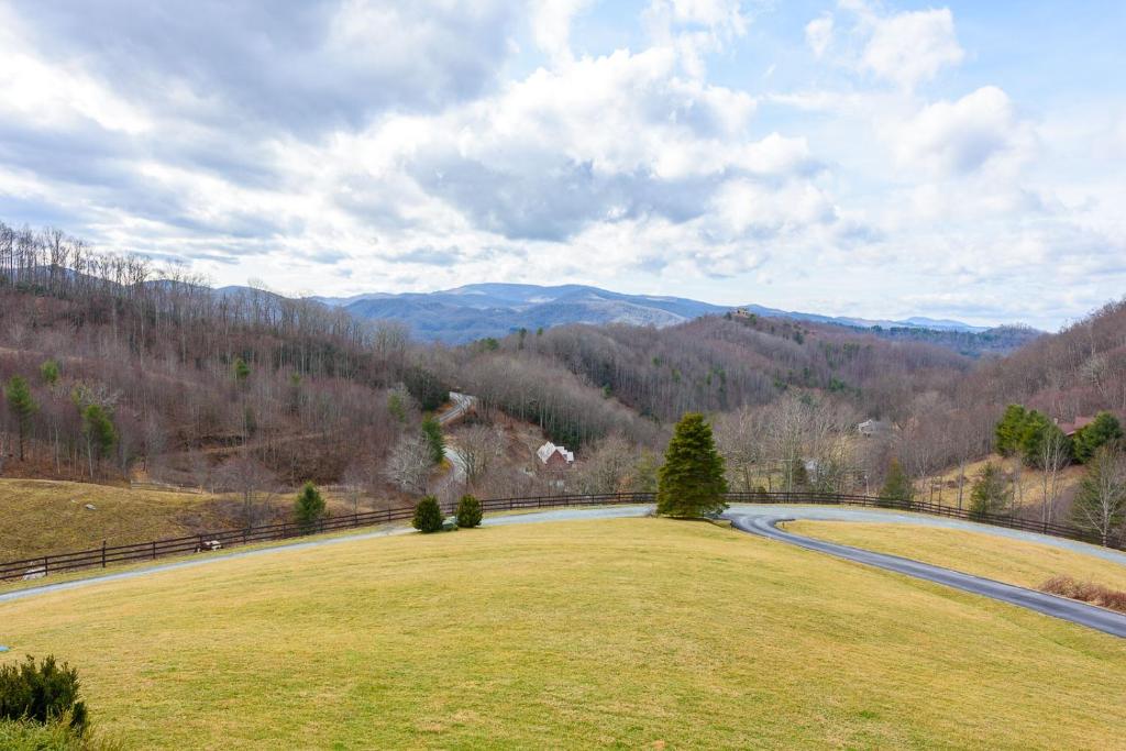 A Glowing View, Vilas