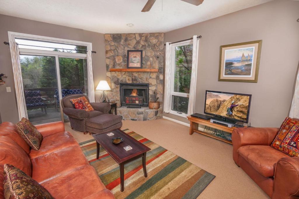 Yonahlossee Getaway, Boone