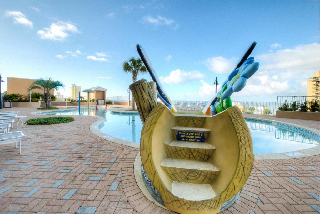 Laketown Wharf 929 By Aneliya photo
