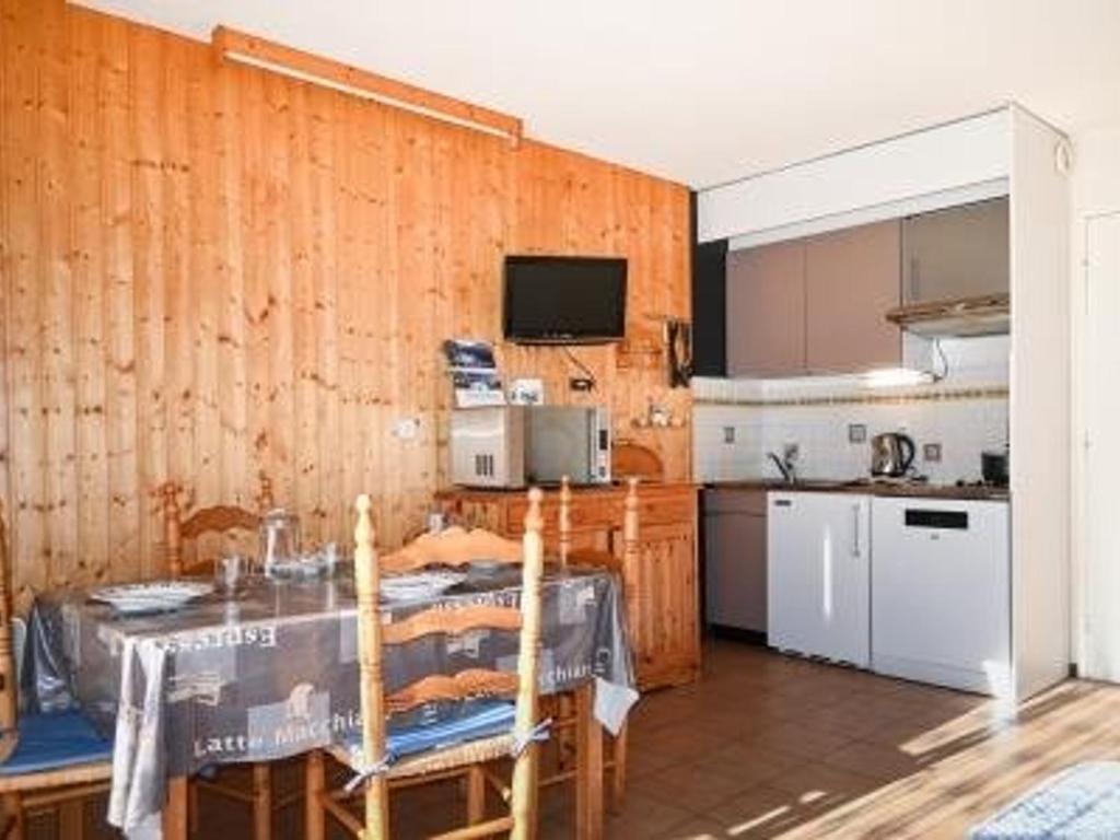 Studio confortable pour 4 pers. avec kitchenette et parking à Montgenèvre - FR-1-266-189 - 1