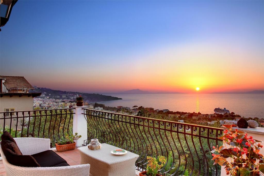 M Suites Sorrento photo