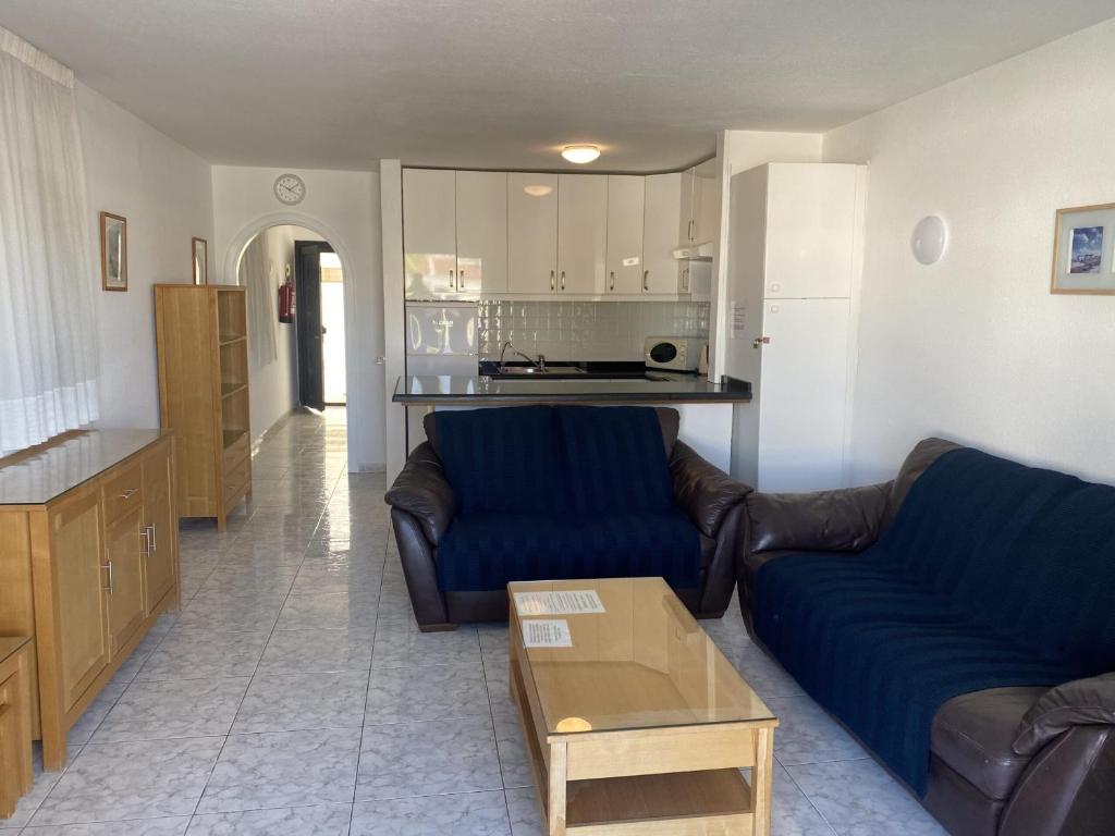 Apart Hotel 1 bed Apartment 13A2, Victoria Court 1, Los Cristianos, Tenerife - 3