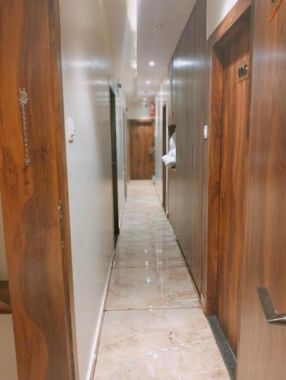 Hotel Adams Inn Near Mumbai Airport photo
