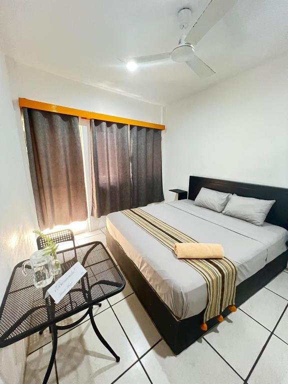 Private room with king size bed - 1
